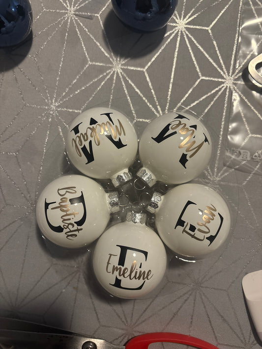 Boule de noël avec initial