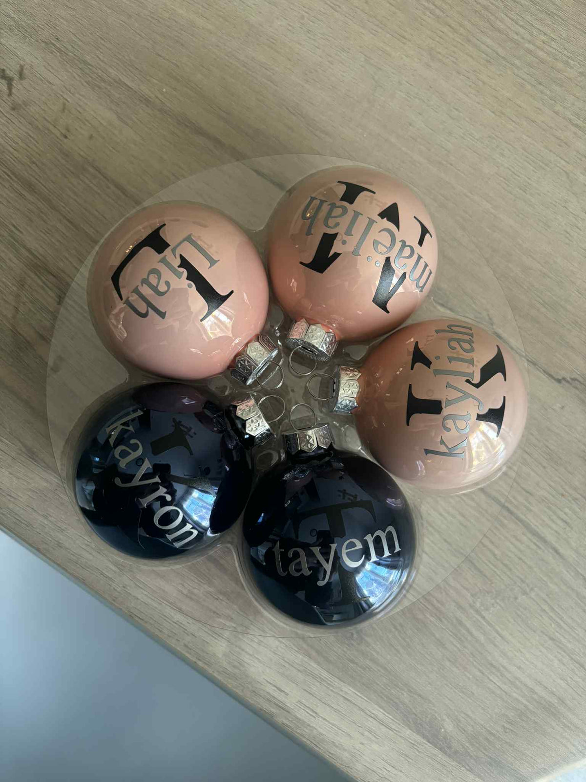 Boule de noël avec initial