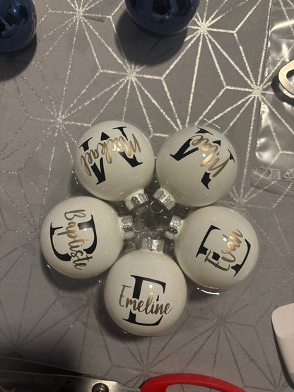 Boule de noël avec initial